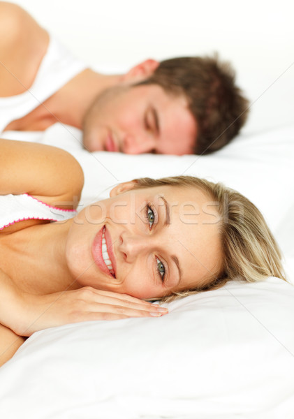 Portret cuplu dormit pat acasă viaţă Imagine de stoc © wavebreak_media