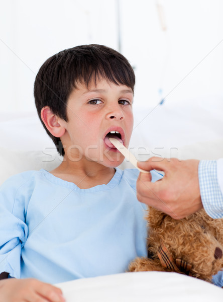 Imádnivaló kicsi fiú orvosi vizsgálat kórház munka Stock fotó © wavebreak_media