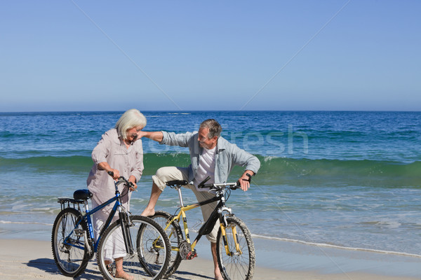 Maduro casal bicicletas praia mar saúde Foto stock © wavebreak_media