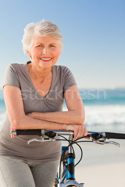 Stock fotó: Idős · nő · bicikli · szeretet · tenger · egészség