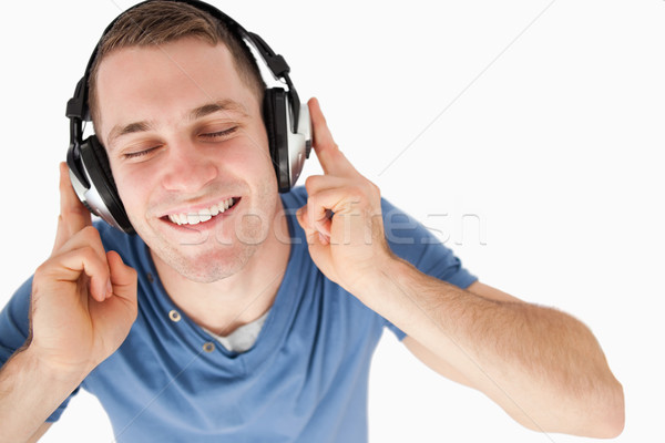 Feliz homem ouvir música branco sorrir cara Foto stock © wavebreak_media