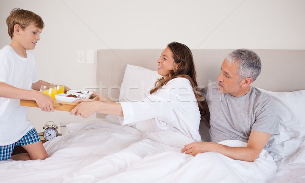 Erkek kahvaltı ebeveyn yatak odası aile Stok fotoğraf © wavebreak_media