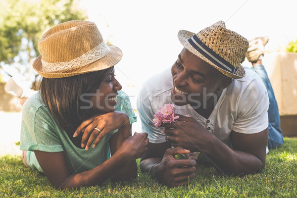 Сток-фото: счастливым · пару · саду · вместе · цветок