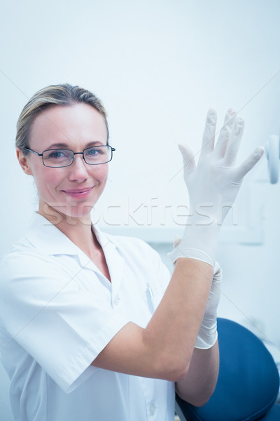 Női fogorvos visel sebészi kesztyű portré Stock fotó © wavebreak_media