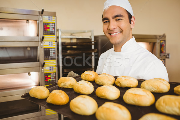 Baker sorridere fotocamera vassoio Foto d'archivio © wavebreak_media