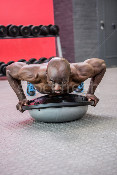 Jovem musculação crossfit ginásio homem saúde Foto stock © wavebreak_media