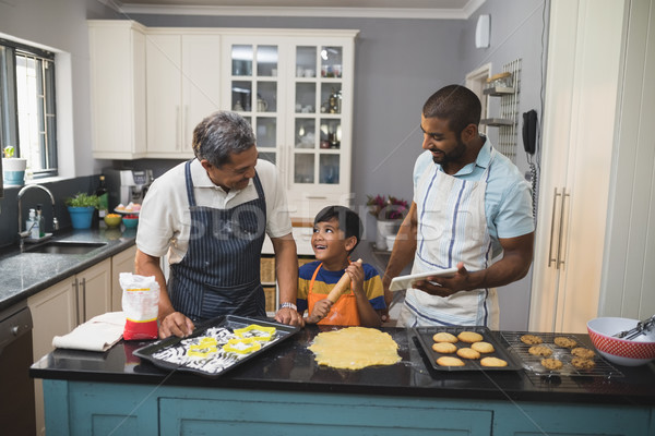 Foto stock: Feliz · familia · cocina · junto · casa