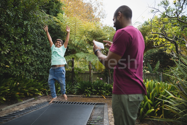 Stockfoto: Vader · zoon · springen · trampoline · park