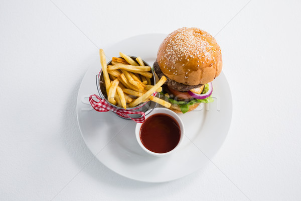 Burger franceza cartofi prajiti recipient sos de rosii vedere Imagine de stoc © wavebreak_media