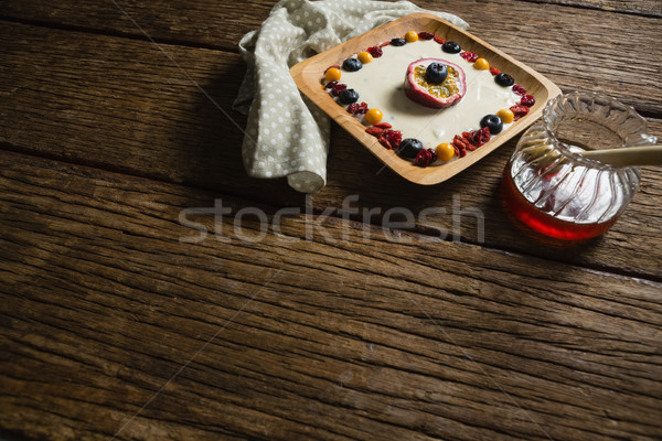 Foto stock: Fruto · iogurte · mel · mesa · de · madeira · tabela