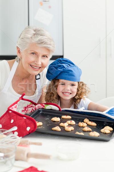 Stockfoto: Meisje · grootmoeder · naar · camera · home · huis