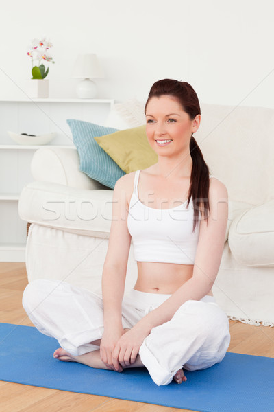 佳人 冒充 坐在 健身房 地毯 客廳 商業照片 © wavebreak_media