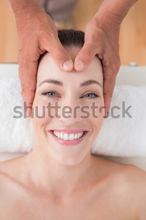Retrato mujer sonriente masaje toalla Foto stock © wavebreak_media