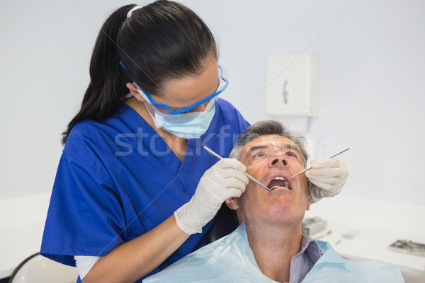 Tandarts onderzoeken patiënt tools tandheelkundige kliniek Stockfoto © wavebreak_media