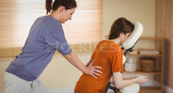 Jeune femme massage président thérapie chambre femme [[stock_photo]] © wavebreak_media