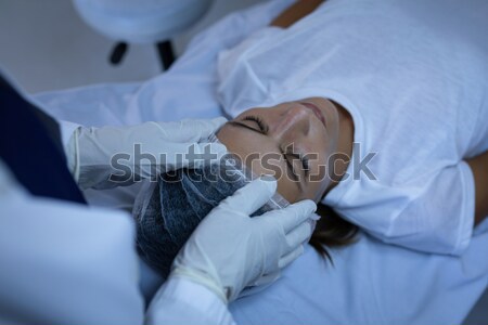 Stockfoto: Vrouw · sofa · naar · ziek · woonkamer · bloemen