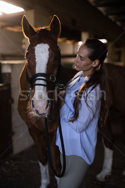 женщины ветеринар коричневый лошади стабильный Сток-фото © wavebreak_media
