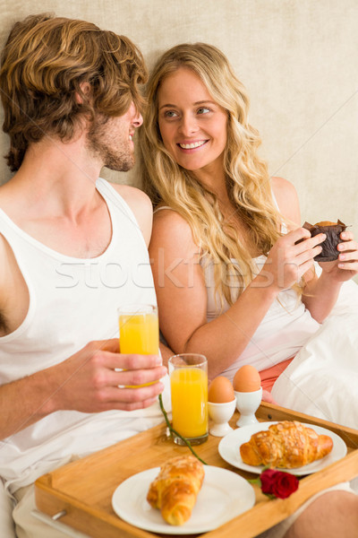 Foto stock: Bonitinho · casal · café · da · manhã · cama · quarto · amor