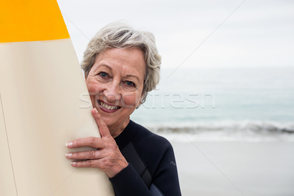 Senior mulher prancha de surfe praia Foto stock © wavebreak_media