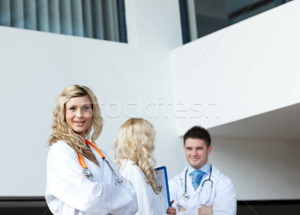 Três médicos hospital olhando câmera mulher Foto stock © wavebreak_media