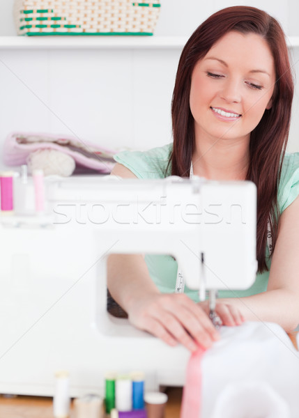 格好良い 女性 ミシン リビングルーム 作業 背景 ストックフォト © wavebreak_media