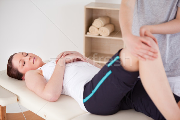 Masseuse genou belle femme femmes corps gymnase [[stock_photo]] © wavebreak_media