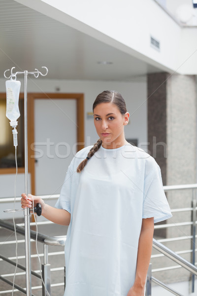 女 病人 步行 走廊 醫院 醫生 商業照片 © wavebreak_media
