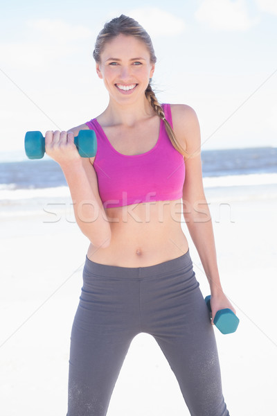 フィット 女性 ダンベル ビーチ 笑みを浮かべて ストックフォト © wavebreak_media