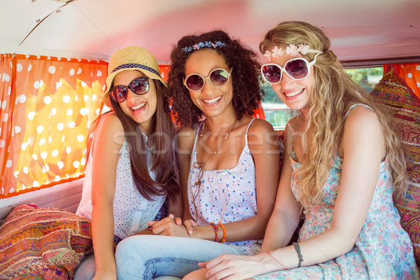 Amis route voyage voiture heureux Photo stock © wavebreak_media