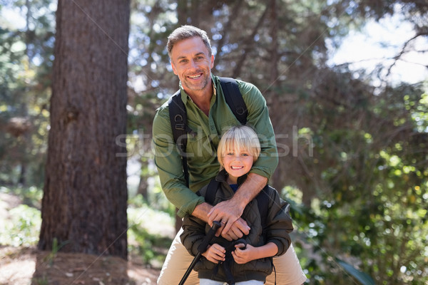 Gelukkig vader zoon permanente bomen bos portret Stockfoto © wavebreak_media