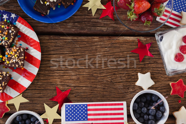 Sweet fruits table en bois [[stock_photo]] © wavebreak_media