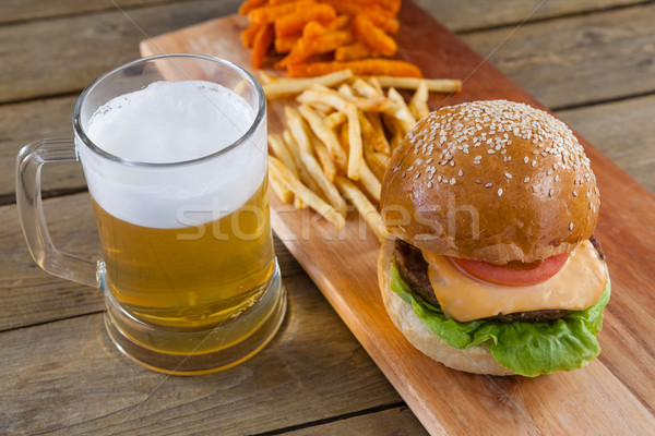 Stok fotoğraf: Burger · patates · kızartması · cam · bira · ahşap · masa · gıda