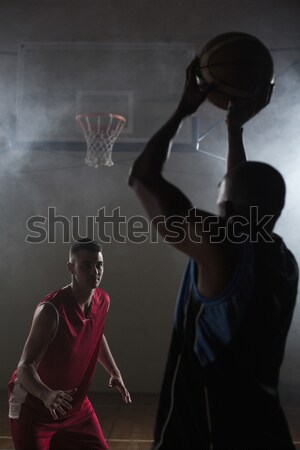 Foto stock: Sin · camisa · masculina · atleta · pelota · de · rugby · vista · lateral