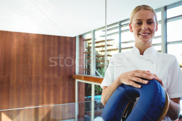 Retrato masajista masaje silla spa mujer Foto stock © wavebreak_media