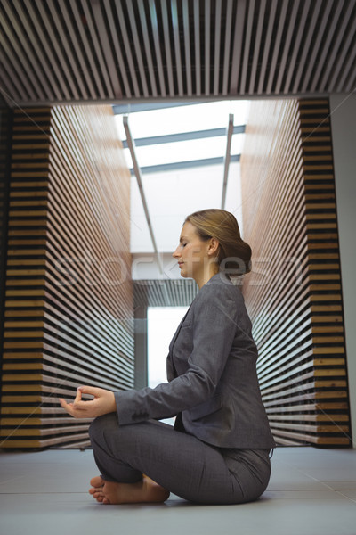 Zakenvrouw yoga gang kantoor vrouw Stockfoto © wavebreak_media