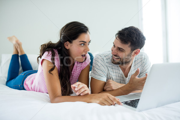 Couple utilisant un ordinateur portable chambre maison femme maison [[stock_photo]] © wavebreak_media