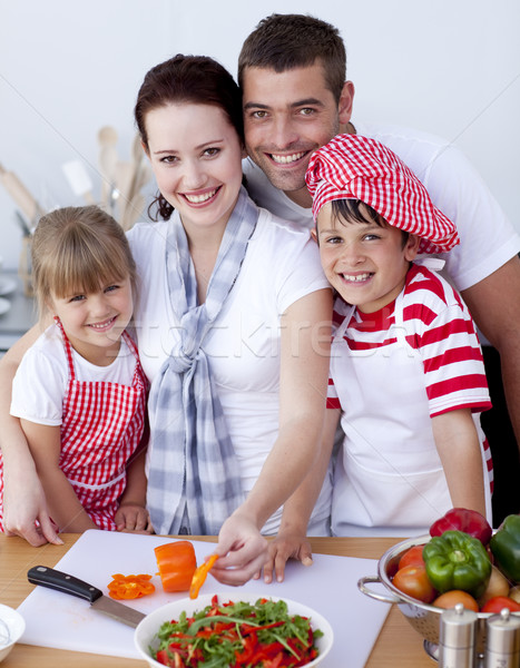 Familie kleurrijk groenten keuken gelukkig gezin Stockfoto © wavebreak_media