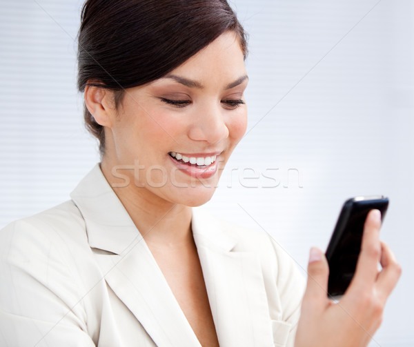 Foto stock: Encantador · mujer · de · negocios · teléfono · móvil · retrato · feliz · teléfono