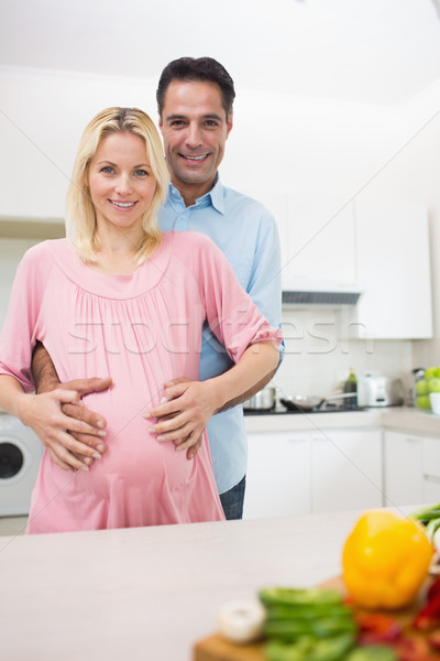 Porträt glücklich Vater schwanger Mutter Küche Stock foto © wavebreak_media