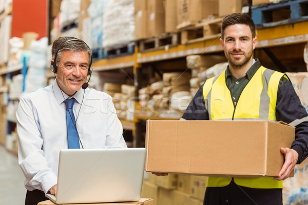 Stockfoto: Glimlachend · magazijn · manager · met · behulp · van · laptop · groot · business