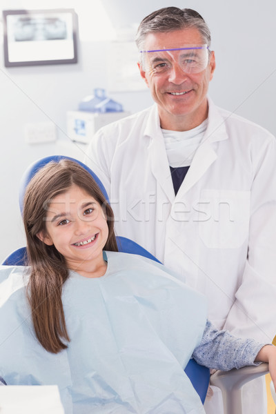 Zâmbitor dentist ochelari de protectie fericit tineri pacient Imagine de stoc © wavebreak_media
