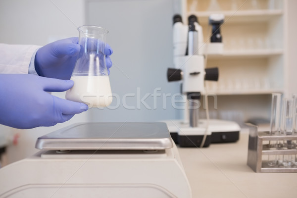Bilimsel beyaz sıvı deney şişesi laboratuvar teknoloji Stok fotoğraf © wavebreak_media