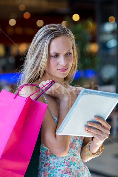 Vrouw winkelen vrouwelijke Stockfoto © wavebreak_media
