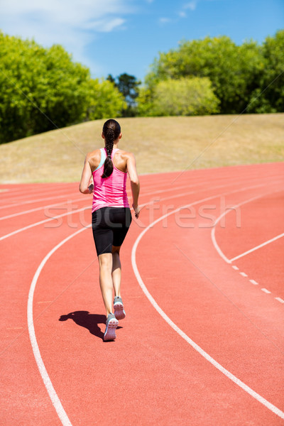 Vista posteriore femminile atleta esecuzione brano Foto d'archivio © wavebreak_media