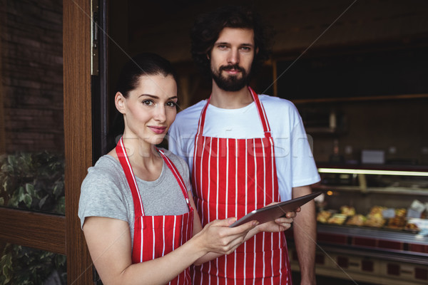 Couple numérique comprimé boulangerie magasin travailleur [[stock_photo]] © wavebreak_media