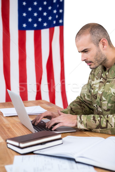 Mit Laptop Schreibtisch weiß Computer Internet Mann Stock foto © wavebreak_media