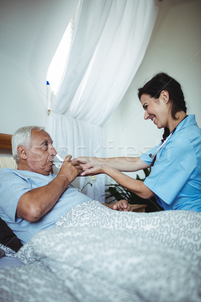 медсестры стекла воды старший человека домой Сток-фото © wavebreak_media