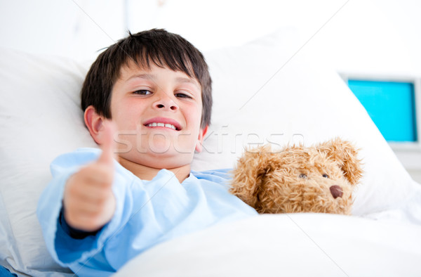 Kicsi fiú ölel plüssmaci kórházi ágy hüvelykujj Stock fotó © wavebreak_media