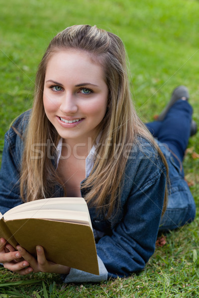 Jeunes fille heureuse herbe campagne lecture livre [[stock_photo]] © wavebreak_media