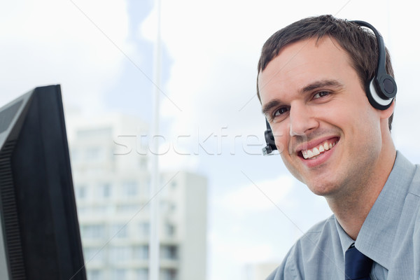 Feliz oficinista auricular oficina ordenador teléfono Foto stock © wavebreak_media